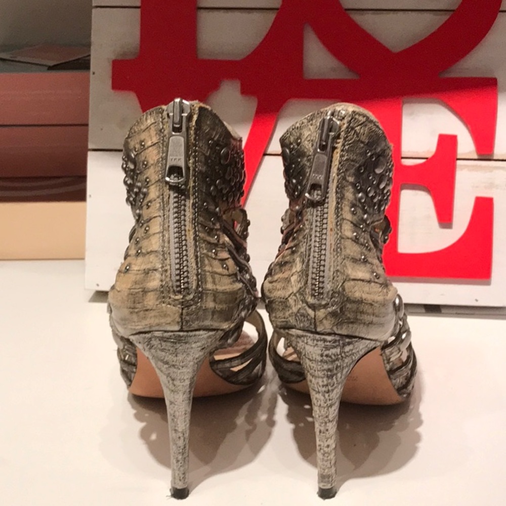 Shoes - Picture 3 of 4